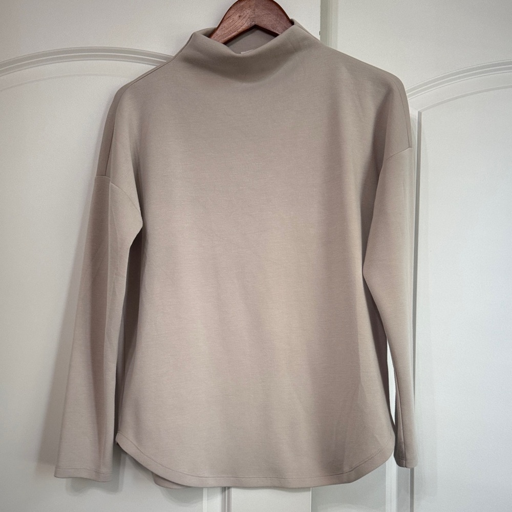Cable & Gauge Tan Tunic Top. Size M